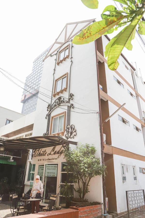 曼谷白色小屋旅舍 酒店 2*