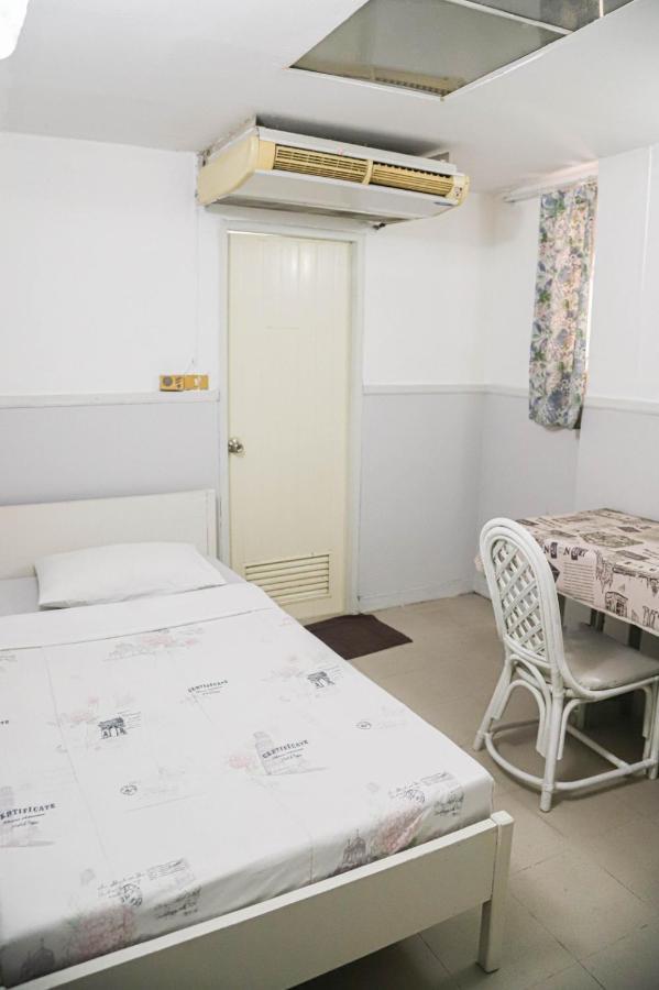曼谷白色小屋旅舍 2*