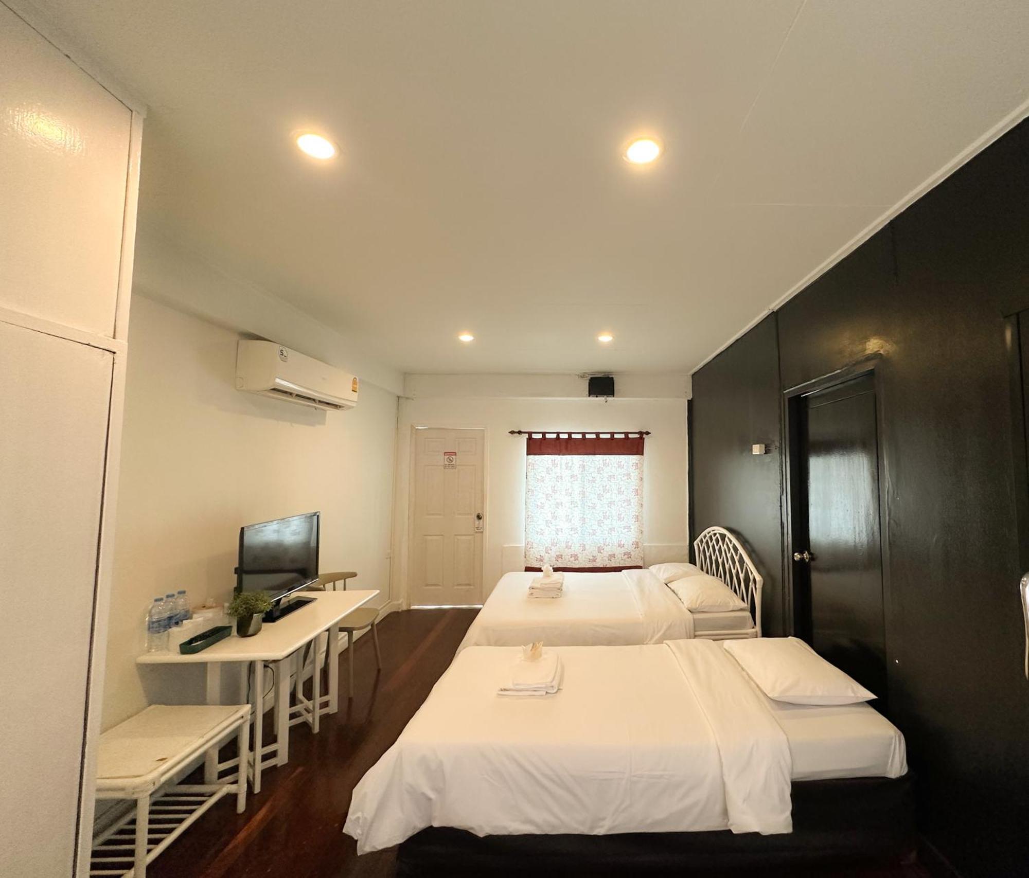 曼谷白色小屋旅舍 酒店 曼谷